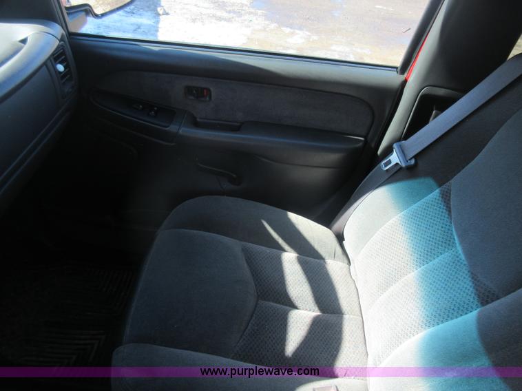 image for item J1980 2003 Chevrolet Silverado 1500 Ext. Cab pickup truck