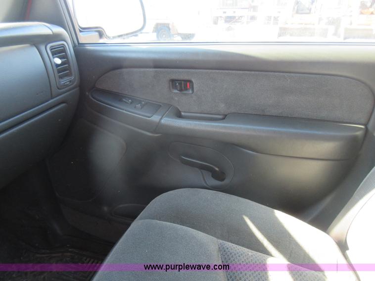 image for item J1980 2003 Chevrolet Silverado 1500 Ext. Cab pickup truck