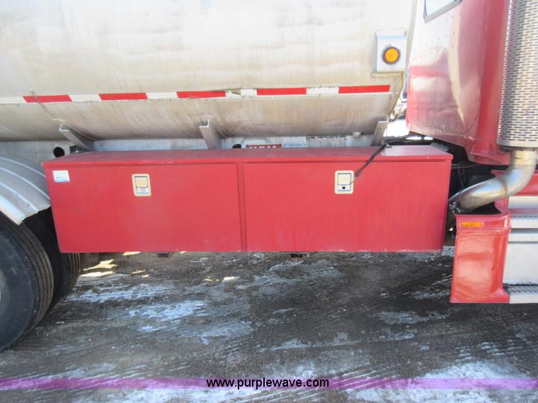 image for item J1981 1996 Peterbilt 377 water truck