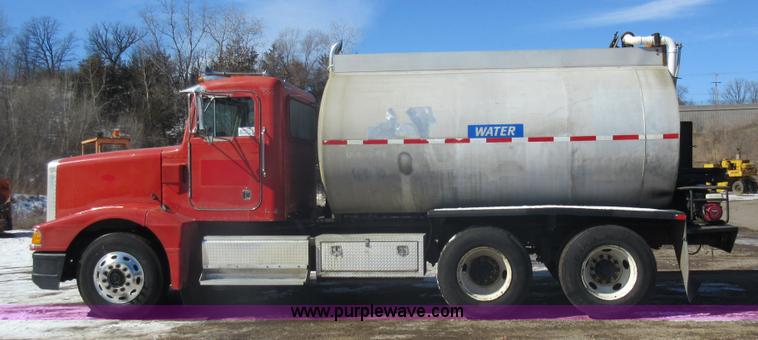 image for item J1982 1995 Peterbilt 377 water truck