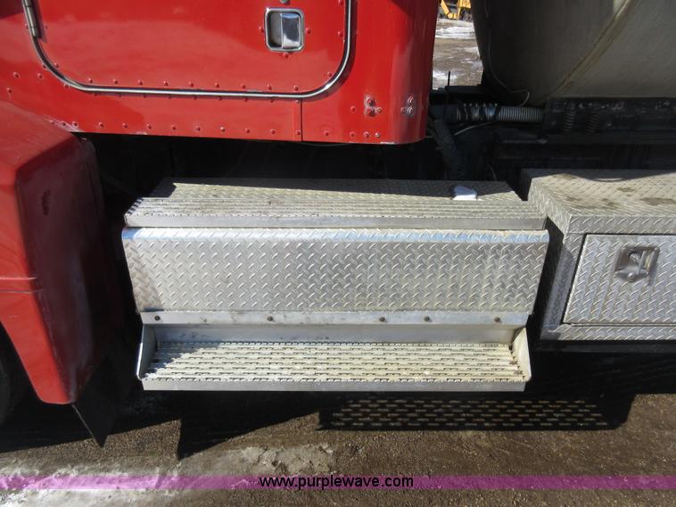 image for item J1982 1995 Peterbilt 377 water truck