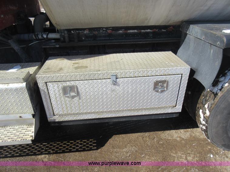 image for item J1982 1995 Peterbilt 377 water truck