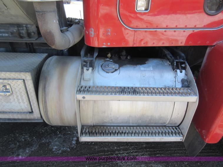 image for item J1982 1995 Peterbilt 377 water truck