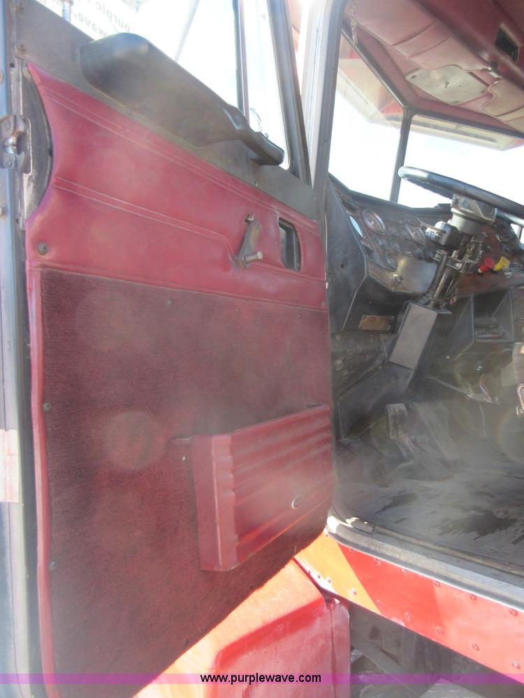 image for item J1982 1995 Peterbilt 377 water truck