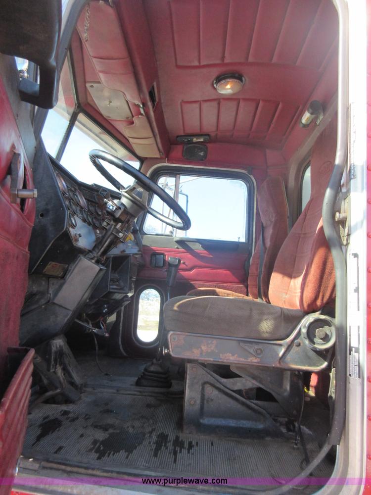 image for item J1982 1995 Peterbilt 377 water truck