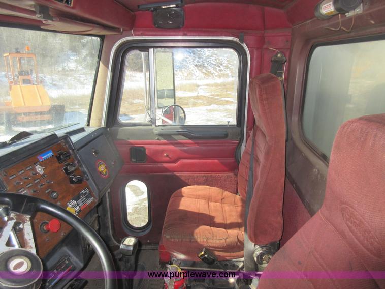 image for item J1982 1995 Peterbilt 377 water truck