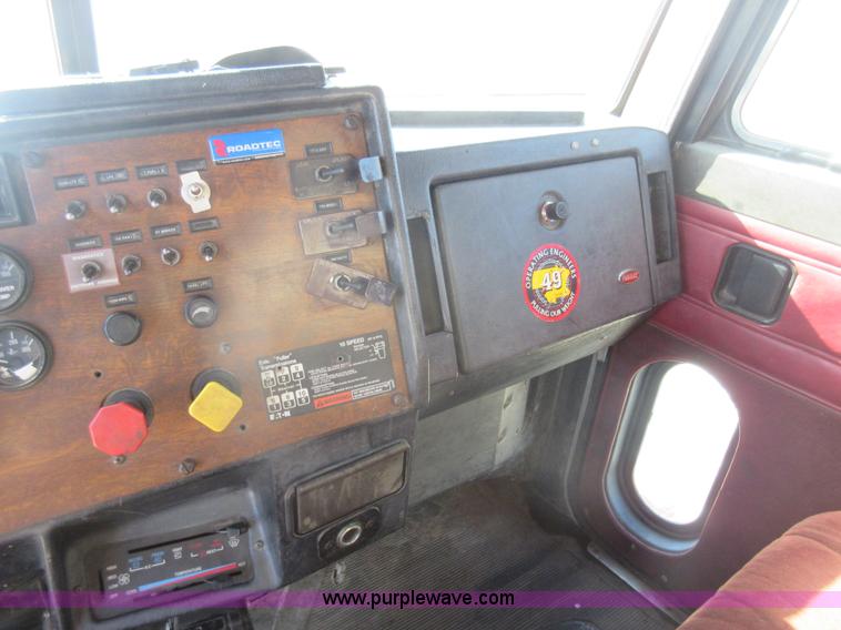 image for item J1982 1995 Peterbilt 377 water truck