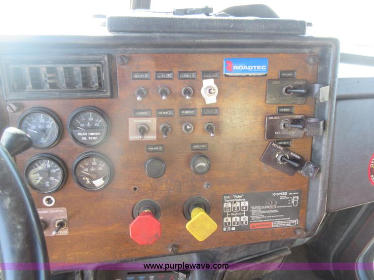 image for item J1982 1995 Peterbilt 377 water truck