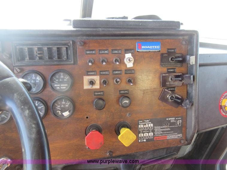 image for item J1982 1995 Peterbilt 377 water truck