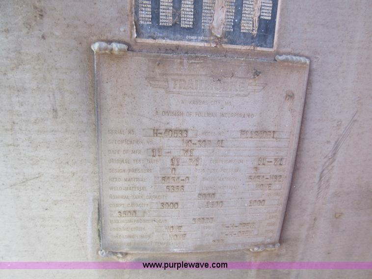 image for item J1982 1995 Peterbilt 377 water truck