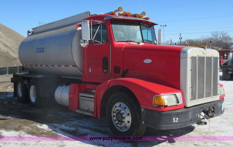 image for item J1983 1994 Peterbilt 377 water truck