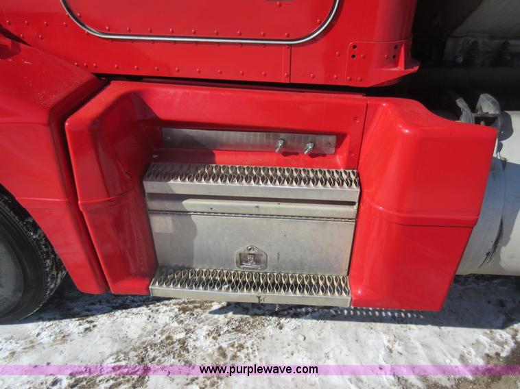 image for item J1983 1994 Peterbilt 377 water truck