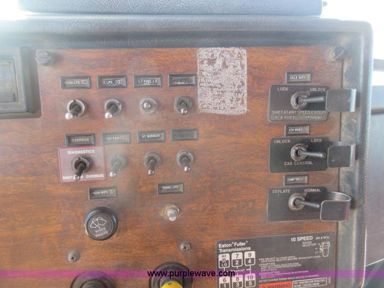 image for item J1983 1994 Peterbilt 377 water truck