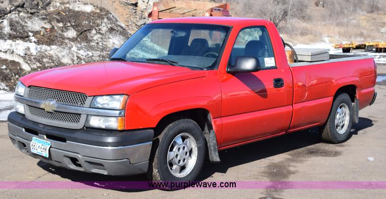 image for item J1985 2004 Chevrolet Silverado 1500 pickup truck