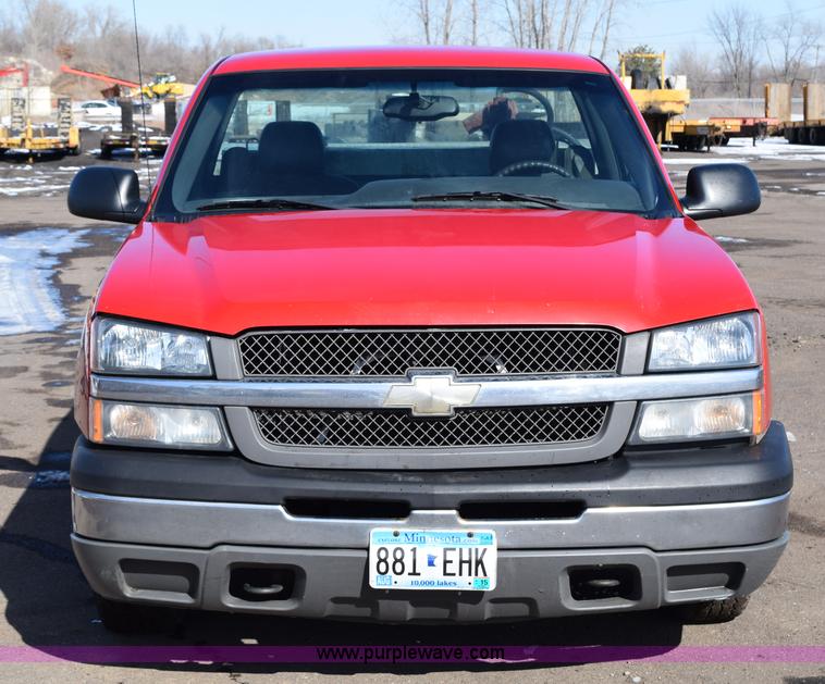 image for item J1985 2004 Chevrolet Silverado 1500 pickup truck
