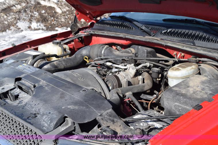 image for item J1985 2004 Chevrolet Silverado 1500 pickup truck