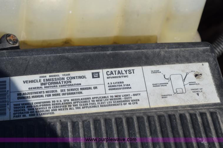 image for item J1985 2004 Chevrolet Silverado 1500 pickup truck