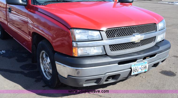 image for item J1985 2004 Chevrolet Silverado 1500 pickup truck