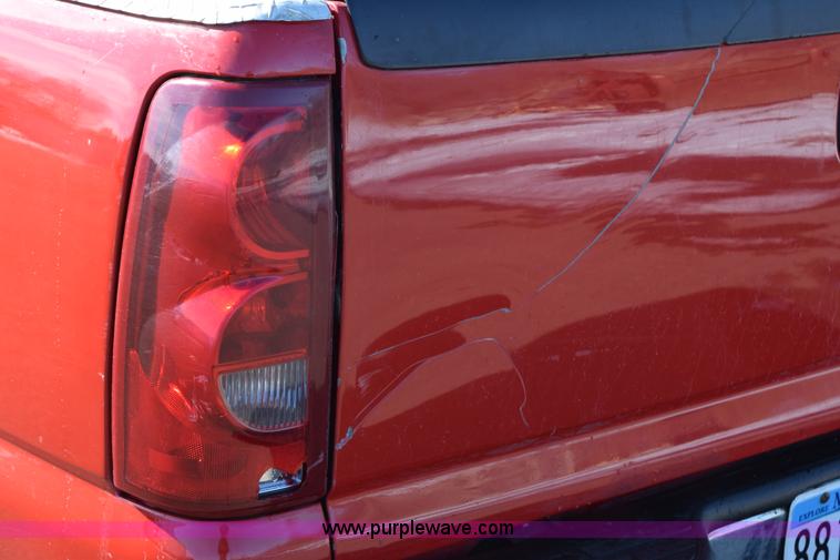 image for item J1985 2004 Chevrolet Silverado 1500 pickup truck