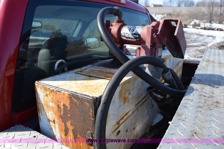 image for item J1985 2004 Chevrolet Silverado 1500 pickup truck