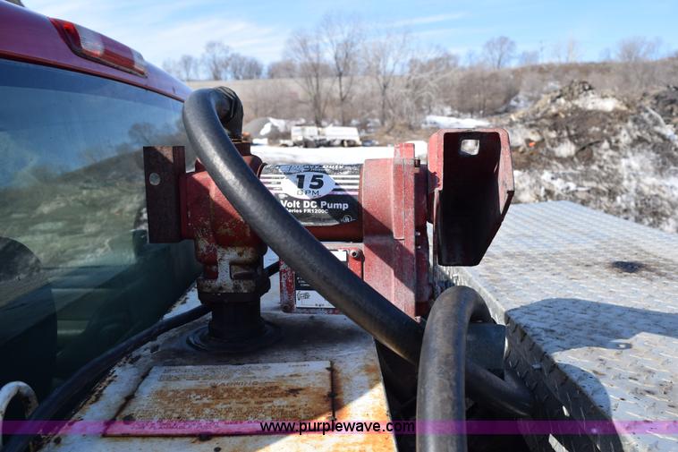 image for item J1985 2004 Chevrolet Silverado 1500 pickup truck