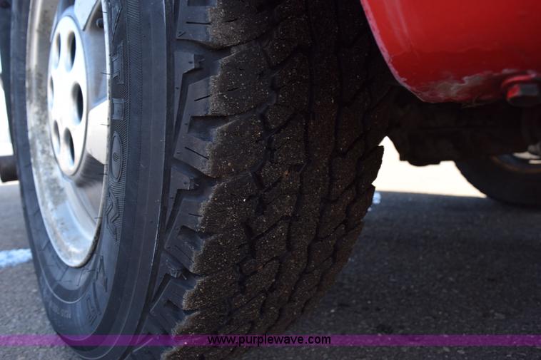 image for item J1985 2004 Chevrolet Silverado 1500 pickup truck