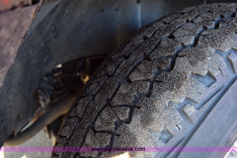 image for item J1985 2004 Chevrolet Silverado 1500 pickup truck