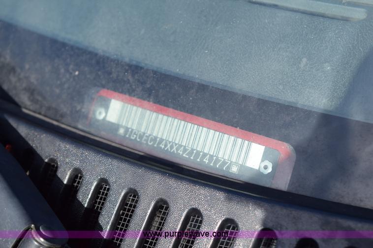 image for item J1985 2004 Chevrolet Silverado 1500 pickup truck