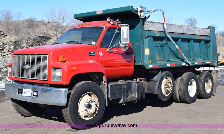 image for item J1989 2002 Chevrolet C8500 dump truck