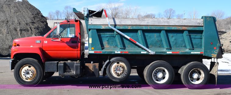 image for item J1989 2002 Chevrolet C8500 dump truck