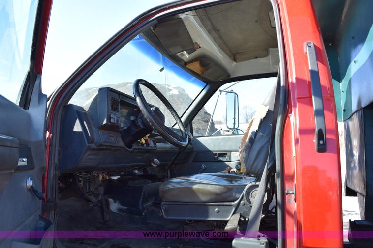 image for item J1989 2002 Chevrolet C8500 dump truck