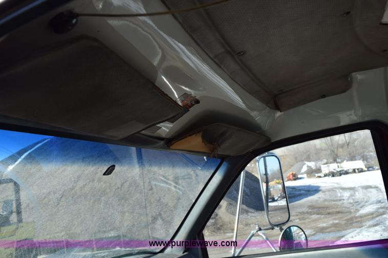 image for item J1989 2002 Chevrolet C8500 dump truck