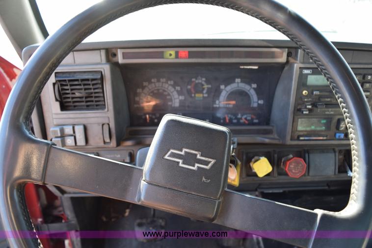 image for item J1989 2002 Chevrolet C8500 dump truck