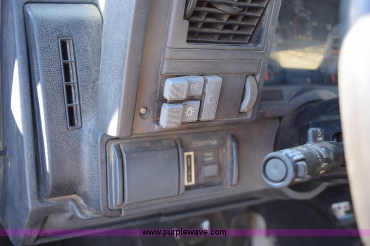 image for item J1989 2002 Chevrolet C8500 dump truck