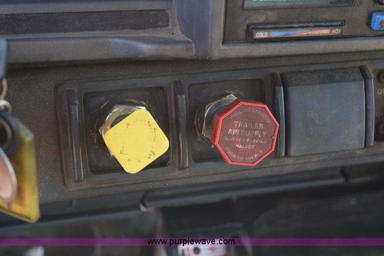 image for item J1989 2002 Chevrolet C8500 dump truck