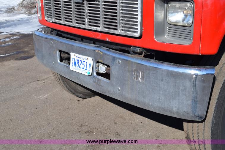 image for item J1989 2002 Chevrolet C8500 dump truck