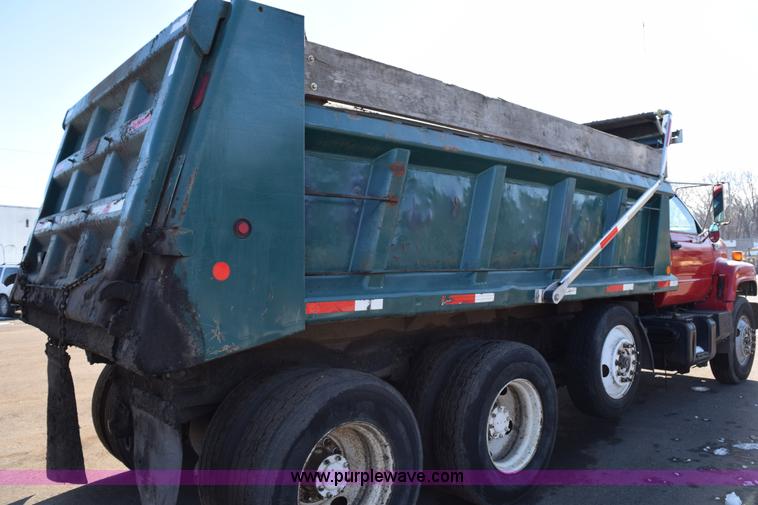 image for item J1989 2002 Chevrolet C8500 dump truck