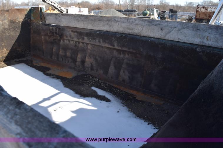 image for item J1989 2002 Chevrolet C8500 dump truck