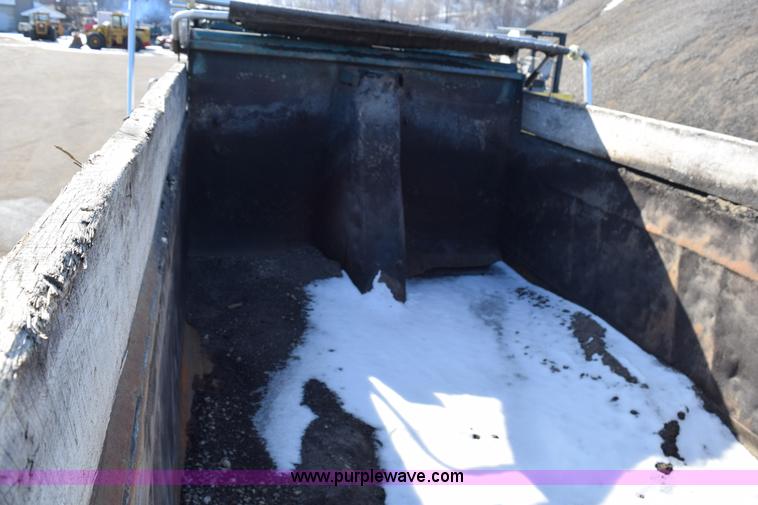 image for item J1989 2002 Chevrolet C8500 dump truck