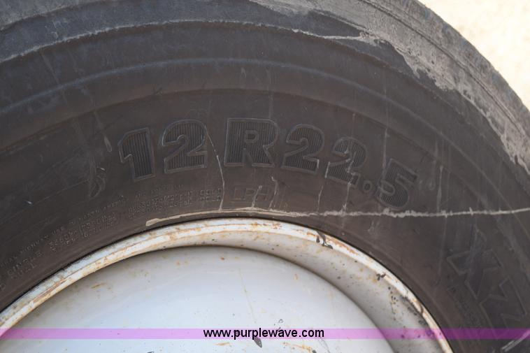 image for item J1989 2002 Chevrolet C8500 dump truck