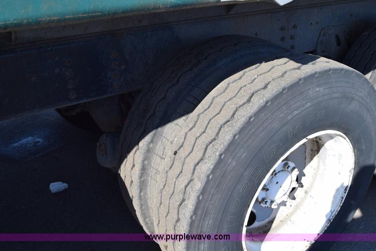 image for item J1989 2002 Chevrolet C8500 dump truck