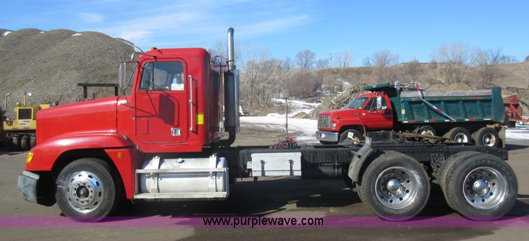 image for item J1991 1989 Freightliner FLD semi truck