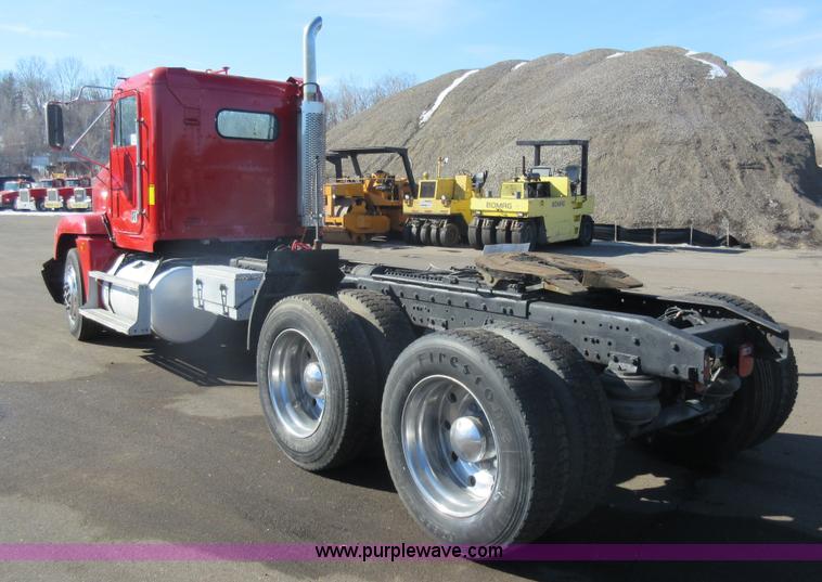 image for item J1991 1989 Freightliner FLD semi truck