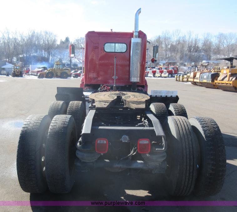 image for item J1991 1989 Freightliner FLD semi truck