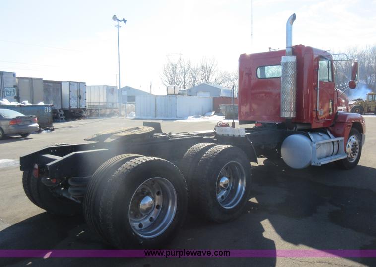 image for item J1991 1989 Freightliner FLD semi truck