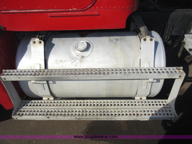 image for item J1991 1989 Freightliner FLD semi truck