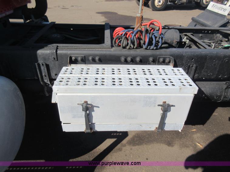 image for item J1991 1989 Freightliner FLD semi truck