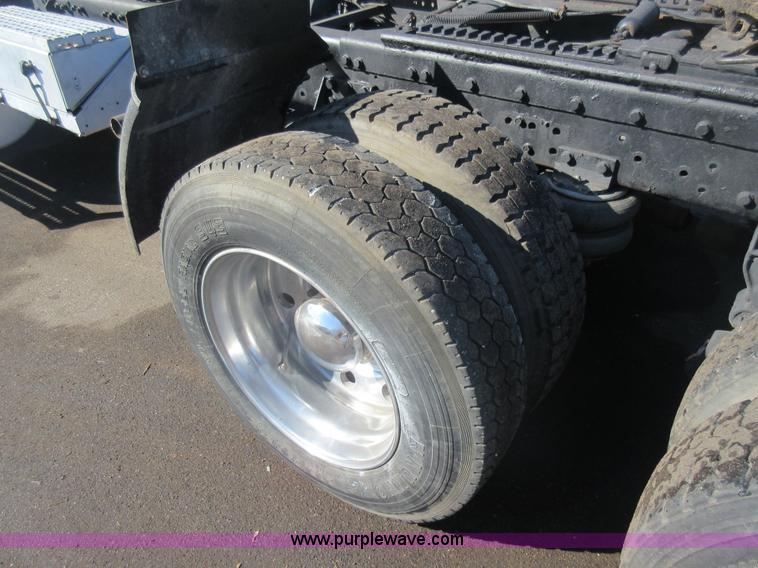 image for item J1991 1989 Freightliner FLD semi truck