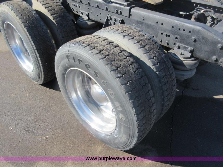 image for item J1991 1989 Freightliner FLD semi truck