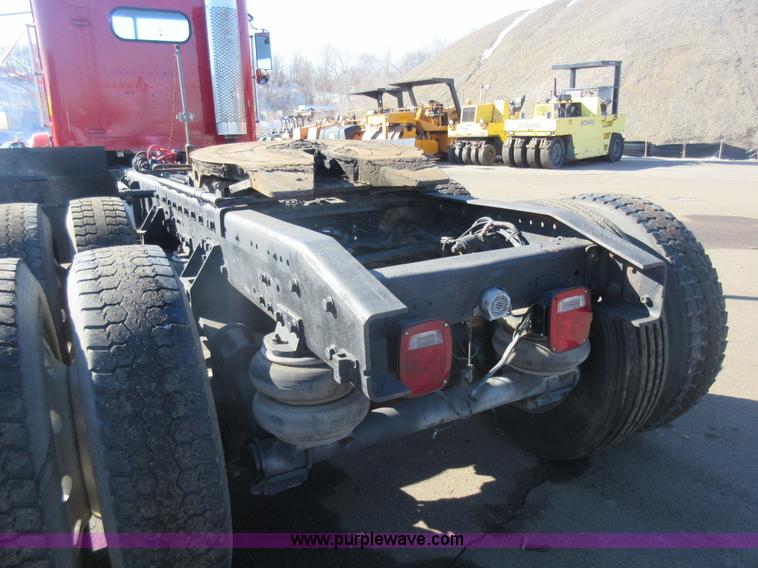 image for item J1991 1989 Freightliner FLD semi truck